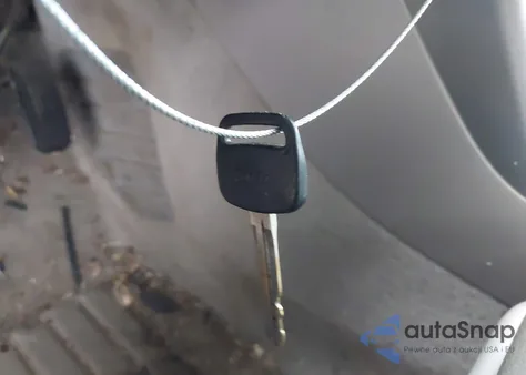 2005 Toyota Camry Le z USA, uszkodzony, nr VIN 4T1BE32K45U041723